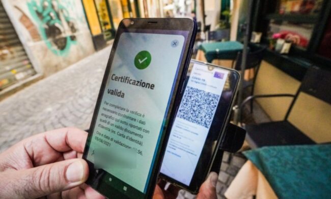 Green Pass, varato il nuovo decreto: ecco i negozi in cui si può entrare senza