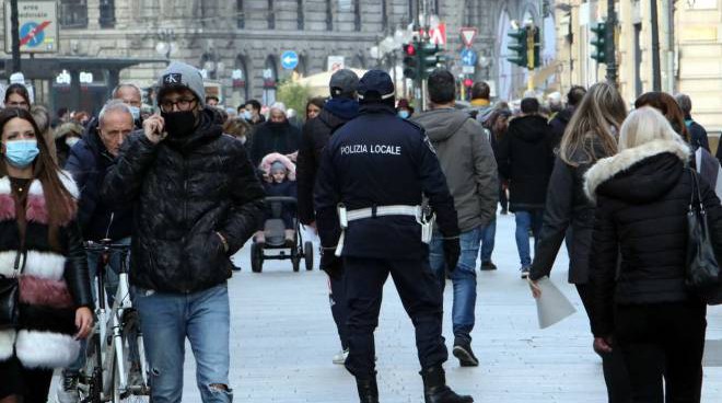 Anche i Comuni della bassa Val Seriana impongono l’obbligo delle mascherine all’aperto