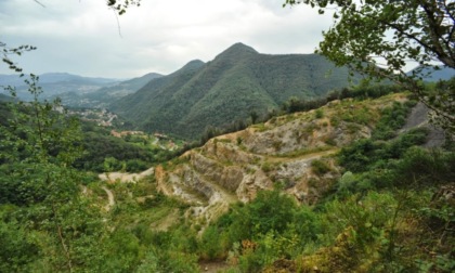 Traffico di rifiuti nell'ex cava di Strozza, Legambiente si costituisce parte civile