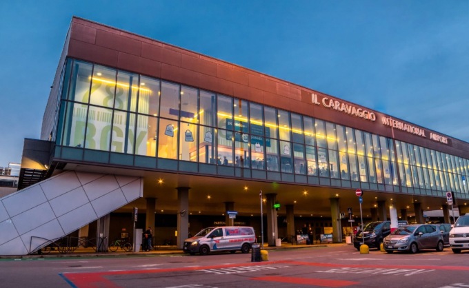 Voli dall’Egitto, lunghe code per i tamponi all’aeroporto di Orio