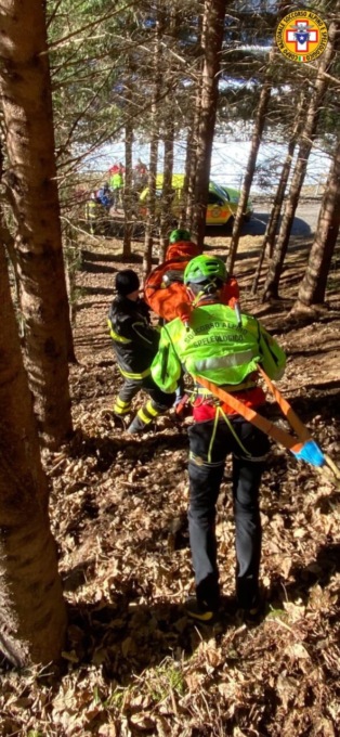 Precipita da un sentiero per cinque metri: ferita (ma salva) una donna di 66 anni