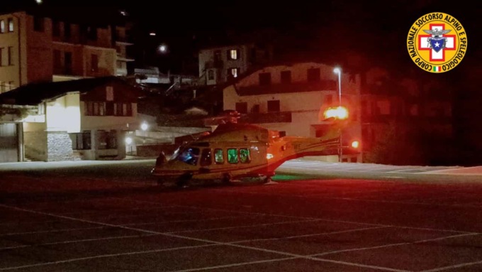 Traditi dai percorsi ghiacciati, chiamano il soccorso alpino: «Escursioni mal programmate»