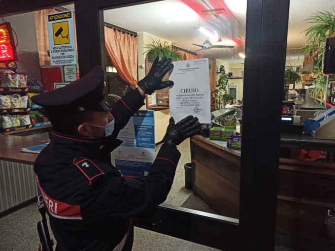 Pregiudicati tra i clienti: sospesa l’attività di un bar di Casazza per 10 giorni