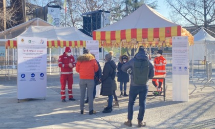 Hub tamponi antigenici in piazzale Alpini: poca coda, in mattinata fatti un centinaio di test