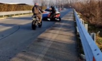 In scooter tampona e insulta i poliziotti a Orio: il video diventa virale e lui viene denunciato