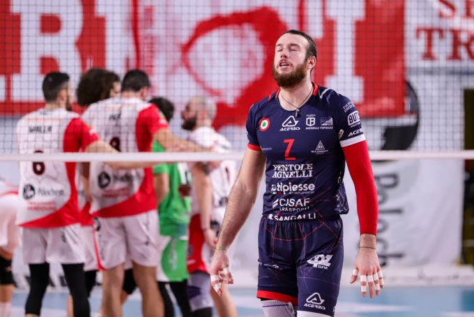 L’Agnelli Tipiesse ha già la testa alla semifinale di Coppa Italia e cade malamente contro Santa Croce