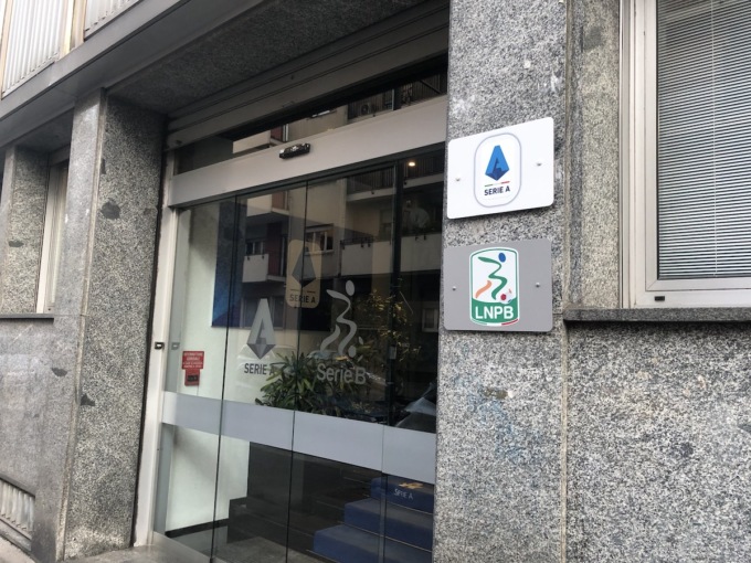 Lega durissima contro le Asl e nuovo protocollo: con 13 negativi si deve giocare
