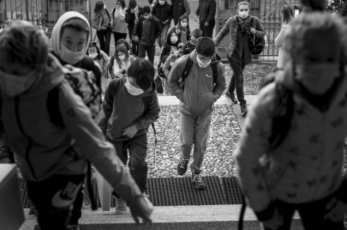 Le scuole impazziscono per stare dietro ai contagi (anche perché le cose non sono chiare)