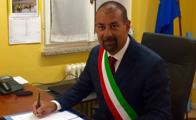 Matteo Lebbolo, sindaco di Torre de’ Roveri, devolve l’aumento dell’indennità in beneficenza