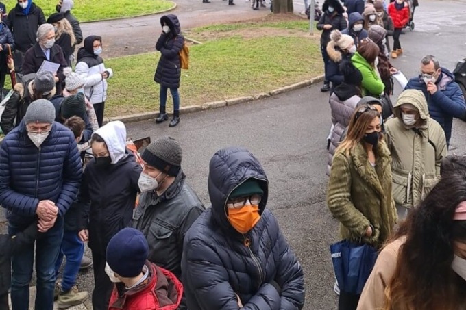 «Io, malato di sclerosi multipla e positivo: un’odissea potermi curare»