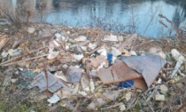 Rifiuti edilizi in riva al fiume Oglio, è caccia al responsabile
