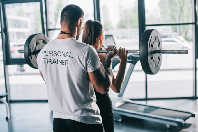Allenava i clienti nella palestra di Romano senza Green Pass: multato personal trainer