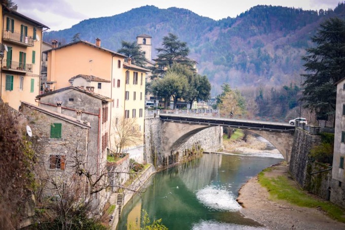Il putiferio scatenato dai marrons glacés “sfilati” da Pedrengo alla Toscana