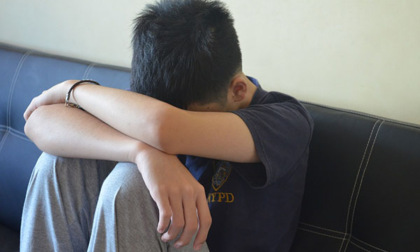 Autolesionismo usando sostanze nocive, fenomeno in aumento tra ragazzi: l'allarme del Centro Antiveleni