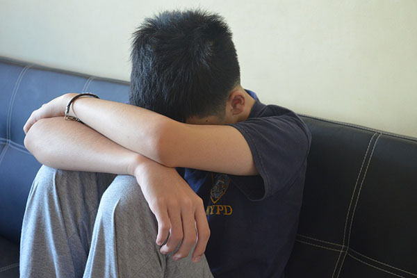 Troppi ragazzi autolesionisti, la nuova emergenza che la pandemia ha aggravato