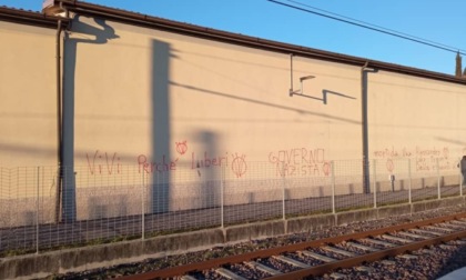 Dopo le scritte al cimitero i no-vax riempiono di insulti la pagina del Comune di Nembro