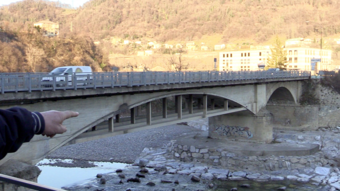 Il giallo del cadavere rinvenuto sotto il ponte fra Villa d’Almé e Almenno