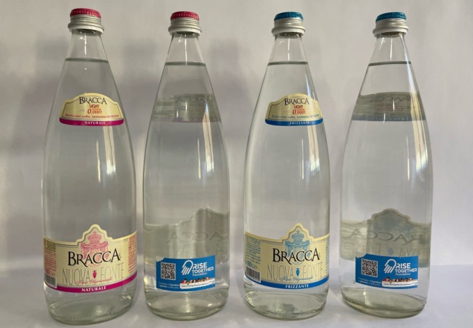 Sull’acqua Bracca il messaggio di “Rise Together Foundation”, a sostegno dei bimbi in difficoltà