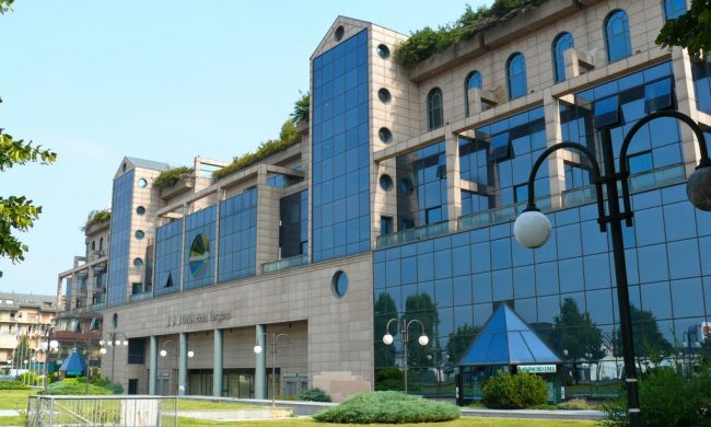 Ex Una Hotel, dopo l’incendio la Lega chiede al Comune di agire «per ripristinarne il decoro»