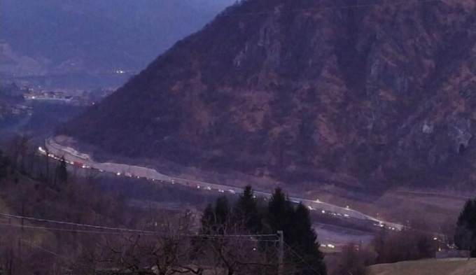 Incidente a San Pellegrino, chiusa due ore la ss 470: code chilometriche in valle