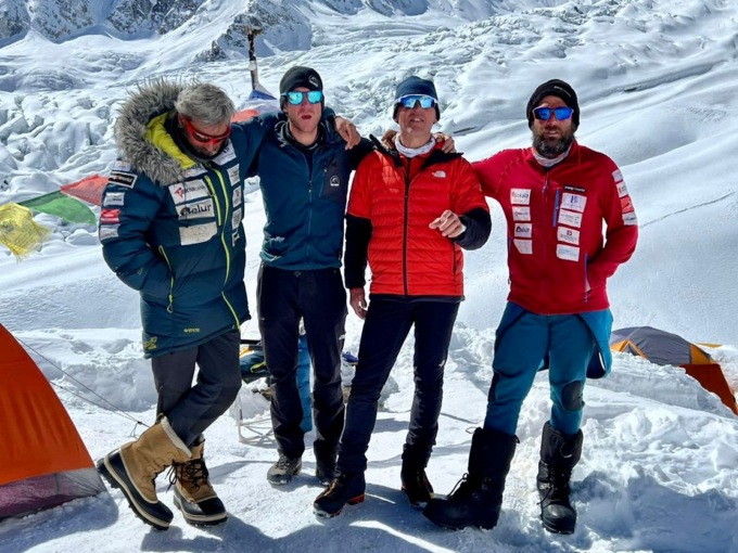 Il Manaslu “bestia nera” per Simone Moro: stop al quarto tentativo di scalata invernale