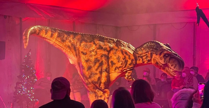 I dinosauri robot danno spettacolo al cinema (Del Borgo)