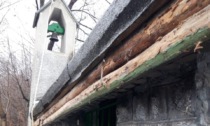 Cappella sul colle degli Alpini di Mozzo, amara sorpresa: hanno rubato la grondaia in rame