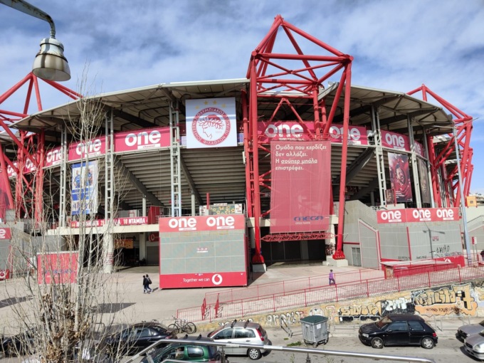 Storia, passione e uno stadio sul mare che si annuncia bollente: ecco il mondo Olympiacos