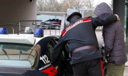 Stava fuggendo in Francia l’uomo che ha accoltellato due carabinieri