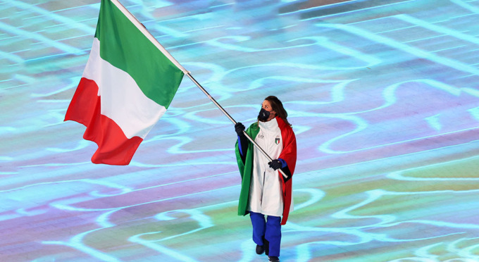 Olimpiadi di Pechino, l’emozione tricolore di Michela Moioli e l’abbraccio a Sofia Goggia