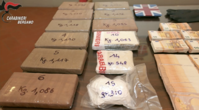 Blitz dei carabinieri contro il traffico di droga: 12 persone in carcere, 5 all’obbligo di dimora