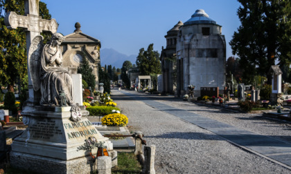 Gravi carenze, a Bergamo revocato l'appalto alla coop che gestiva le sepolture al cimitero