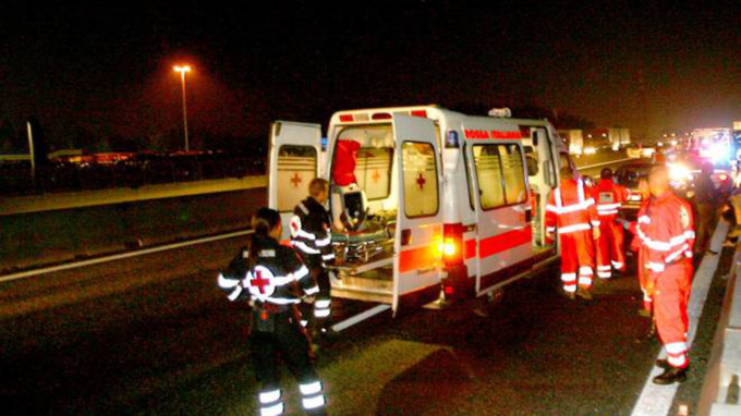 Perde il controllo dell’auto e si schianta sull’A4, morto un 23enne di Seriate