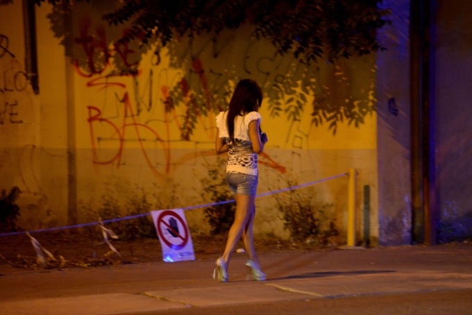 Sulle strade bergamasche sono rimaste in poche, la prostituzione adesso è online