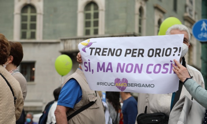 Guerra ai muri ferroviari, i cittadini: «Il consiglio comunale straordinario? Una recita»