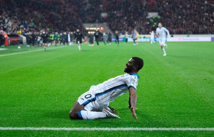 Che sofferenza! Ma un lampo di Boga scaccia i fantasmi: l’Atalanta vola ai quarti