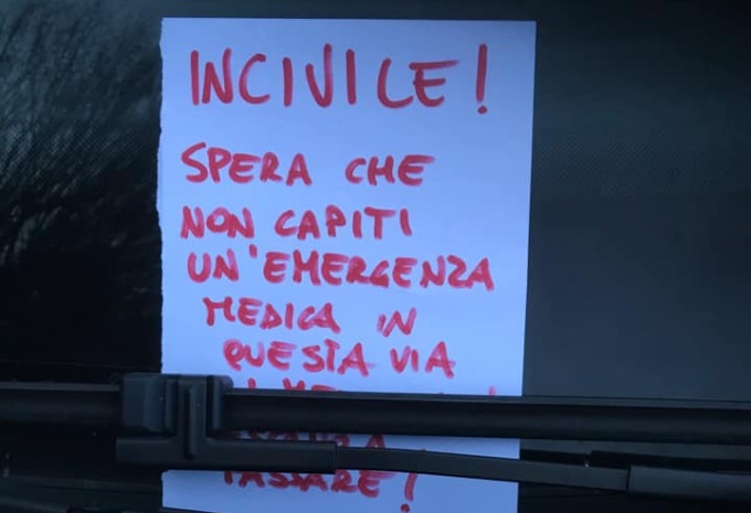Parcheggi selvaggi in occasione delle partite dell’Atalanta: la rabbia e le denunce sui social