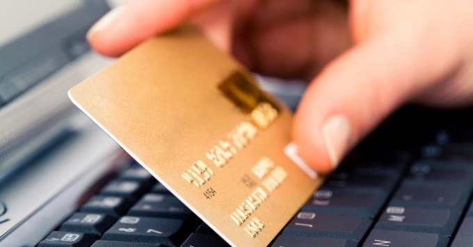 Si finge della banca e convince 35enne di Seriate a fargli un bonifico: denunciato