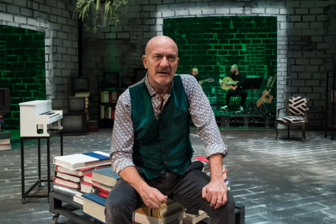 Claudio Bisio: «Ripercorro la storia di un boomer come me»