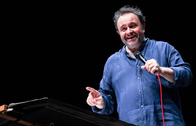 Natalino Balasso e il suo “Dizionario”. Con cui scardina la definizione delle parole