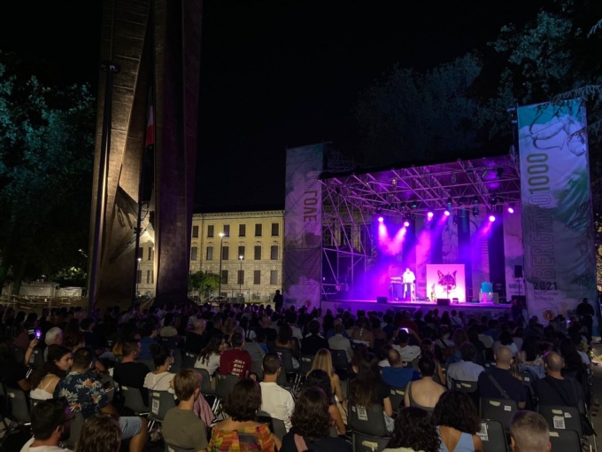 La rivoluzione incompiuta di Piazzale degli Alpini, che è finita in musica