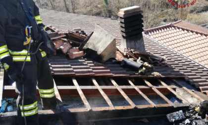 Rogo in una palazzina a Parre: danneggiati 30 metri quadrati di tetto, nessun ferito