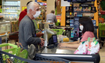 La spesa è troppo cara: prende a sberle la cassiera del supermercato