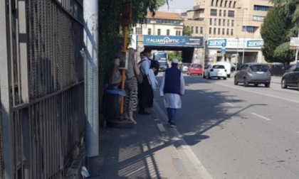 La fermata dell'autobus in via Autostrada "trasloca" sul lato nord di via Carnovali