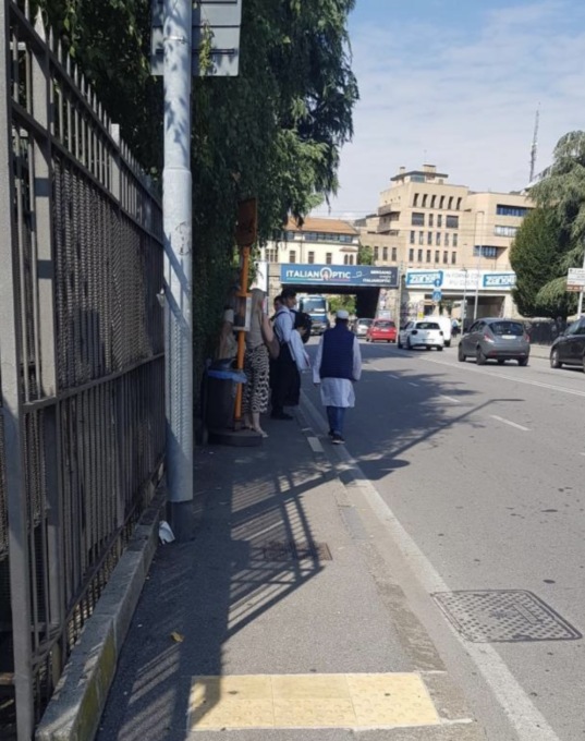 La fermata dell’autobus in via Autostrada “trasloca” sul lato nord di via Carnovali