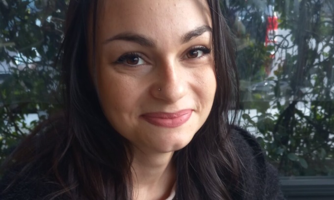 Sara racconta: “Il mio ex mi ha strangolata, accoltellata e picchiata a sangue. Sono viva per miracolo”