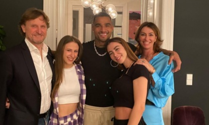 La foto di famiglia del consigliere comunale Rovetta: c'è anche Kevin Prince Boateng