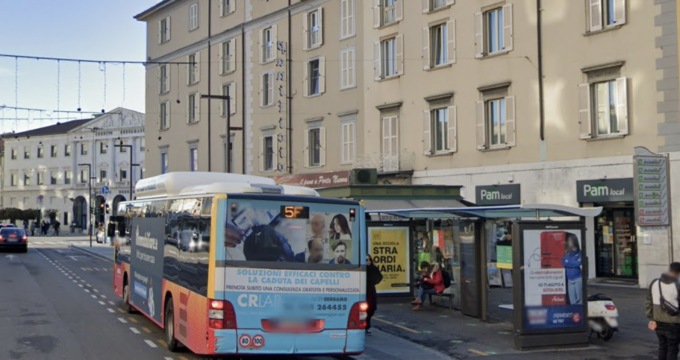 Migliorie alle fermate dei bus, il piano per dotarle di panchine o pensiline “artistiche”
