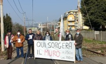 Battaglia di quartieri e paesi ai muri delle Ferrovie, l'opposizione di Bergamo s'è destata