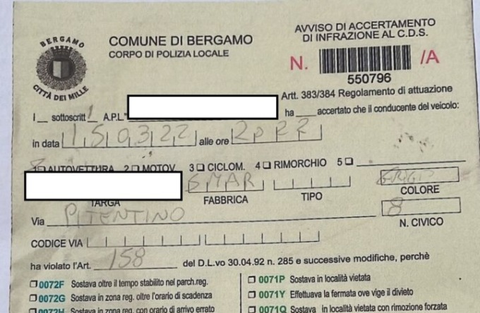 Multata ingiustamente, il vigile non ammette l’errore: «Ora tocca a me farmi il mazzo»